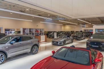 Land Rover Range Rover Velar P400e — photo 20