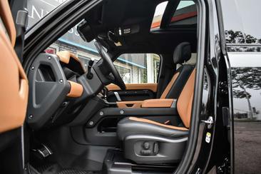 Land Rover Defender 110 P400e — photo 19