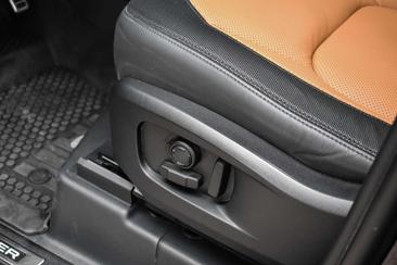 Land Rover Defender 110 P400e — photo 20
