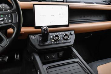 Land Rover Defender 110 P400e — photo 26