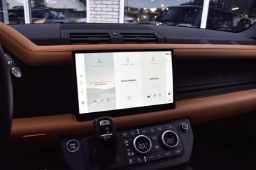 Land Rover Defender 110 P400e — photo 28