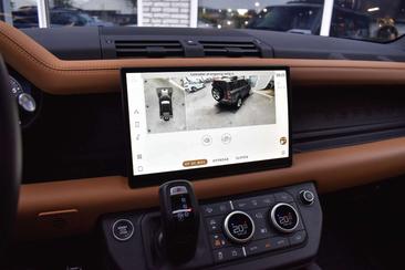 Land Rover Defender 110 P400e — photo 31