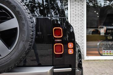 Land Rover Defender 110 P400e — photo 33