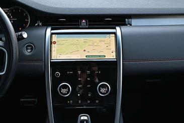 Land Rover Discovery Sport P300e — photo 16