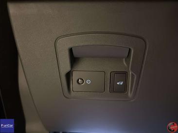 Land Rover Range Rover Velar P250 — photo 22