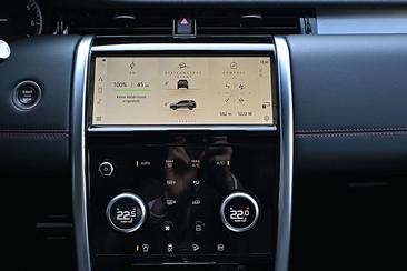 Land Rover Discovery Sport P300e — photo 17