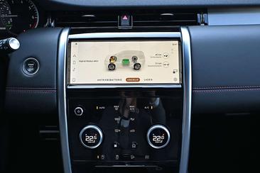 Land Rover Discovery Sport P300e — photo 20