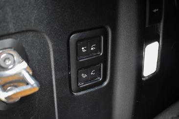 Land Rover Defender 110 P400e — photo 38