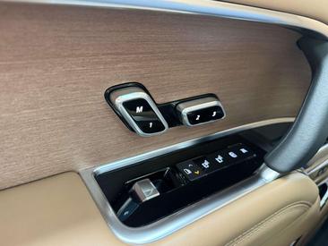Land Rover Range Rover P510e — photo 13
