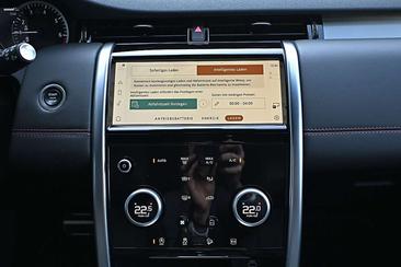 Land Rover Discovery Sport P300e — photo 22