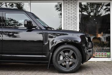 Land Rover Defender 110 P400e — photo 41