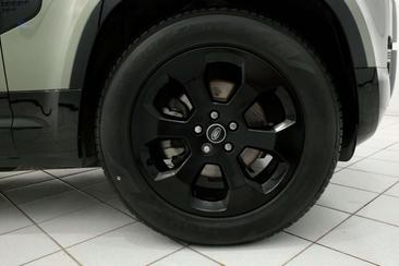 Land Rover Defender 90 D200 MHEV — photo 8