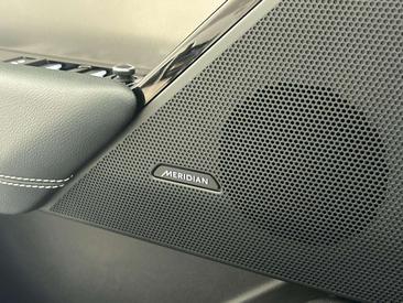 Land Rover Range Rover Velar P400e — photo 16