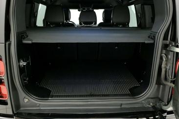 Land Rover Defender 90 D200 MHEV — photo 9