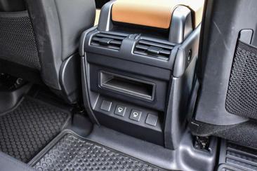 Land Rover Defender 110 P400e — photo 44