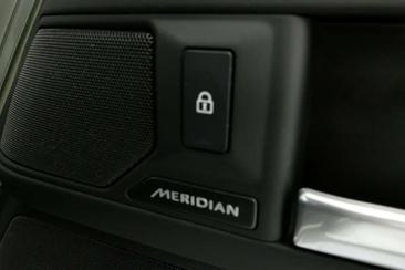 Land Rover Defender 90 D200 MHEV — photo 10