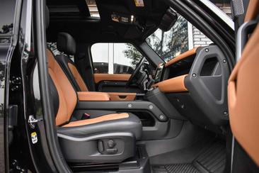 Land Rover Defender 110 P400e — photo 46