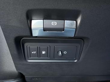 Land Rover Discovery Sport P300e — photo 15
