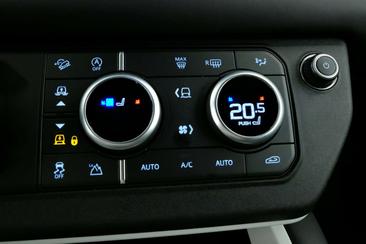 Land Rover Defender 90 D200 MHEV — photo 16