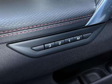 Land Rover Discovery Sport P300e — photo 17