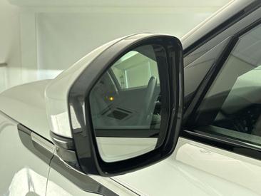 Land Rover Range Rover Velar P400e — photo 25
