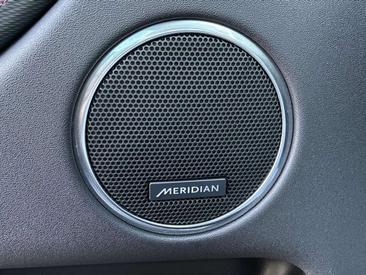 Land Rover Discovery Sport P300e — photo 18