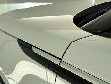 Land Rover Range Rover Velar P400e — photo 27