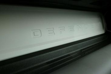 Land Rover Defender 90 D200 MHEV — photo 21