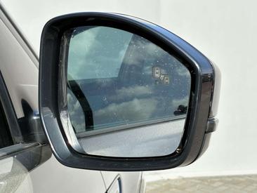 Land Rover Discovery Sport P300e — photo 23