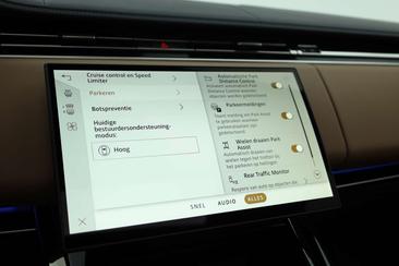 Land Rover Range Rover Sport P550e — photo 27