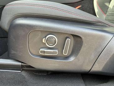 Land Rover Discovery Sport P300e — photo 27