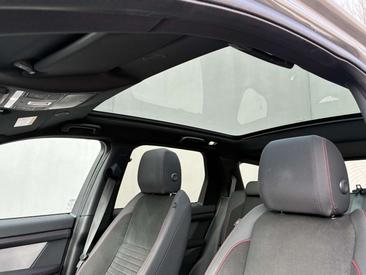 Land Rover Discovery Sport P300e — photo 28