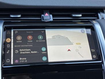 Land Rover Discovery Sport P300e — photo 32