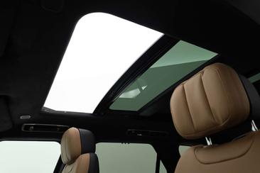 Land Rover Range Rover Sport P550e — photo 36