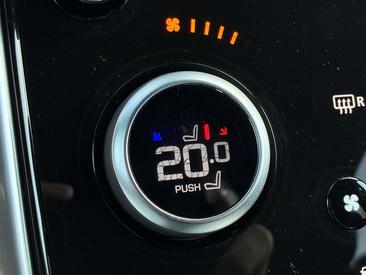 Land Rover Discovery Sport P300e — photo 35