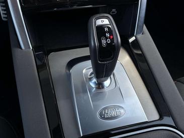 Land Rover Discovery Sport P300e — photo 36