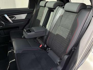 Land Rover Discovery Sport P300e — photo 38