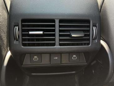 Land Rover Discovery Sport P300e — photo 39