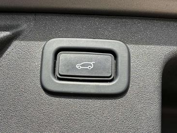 Land Rover Discovery Sport P300e — photo 42