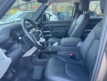 Land Rover Defender 90 D200 MHEV — photo 11