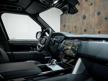 Land Rover Range Rover P550e — photo 16
