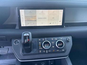 Land Rover Defender 90 D200 MHEV — photo 13