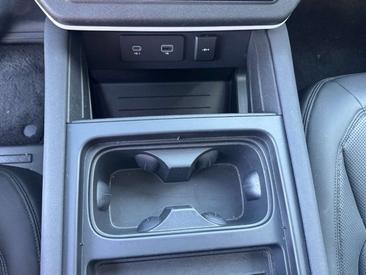 Land Rover Defender 90 D200 MHEV — photo 14