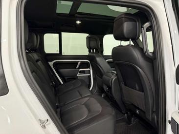 Land Rover Defender 110 D300 MHEV — photo 5