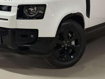 Land Rover Defender 110 D300 MHEV — photo 9