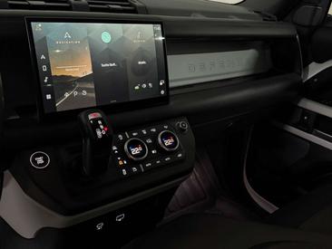 Land Rover Defender 110 D300 MHEV — photo 13