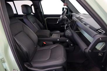 Land Rover Defender 110 D300 MHEV — photo 3