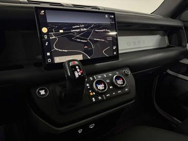 Land Rover Defender 110 D300 MHEV — photo 17
