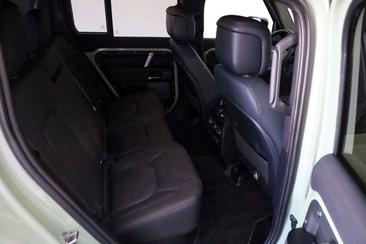 Land Rover Defender 110 D300 MHEV — photo 6