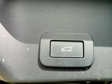 Land Rover Range Rover Evoque P300e — photo 12